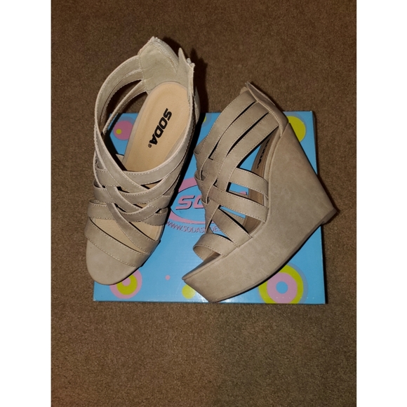 Nude Wedges - Picture 2 of 5